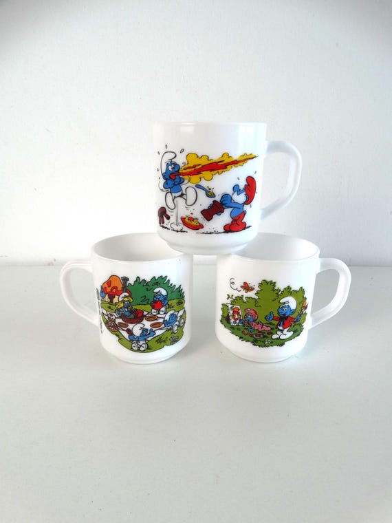 Lebber vintage® - Vintage French milk glass Smurf cups, set of 3 from Arcopal Smurfs.