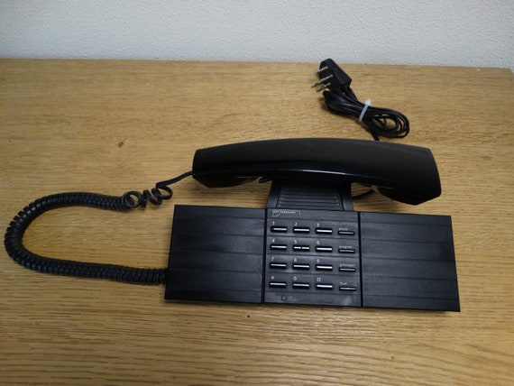 Lebber vintage® - Vintage Kirk Lotus analog phone designed by Jacob Jensen.