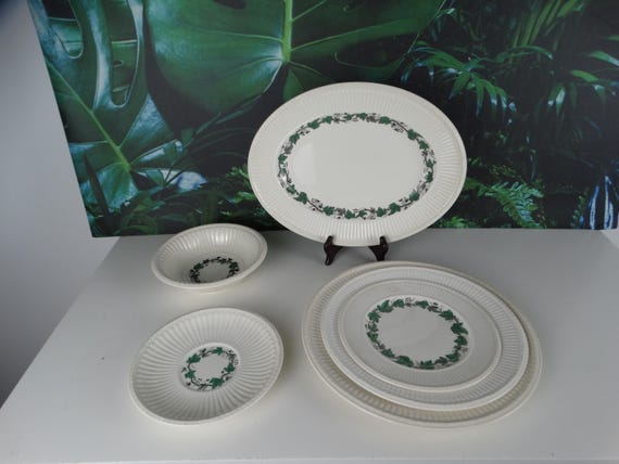 Lebber vintage® - Vintage Stratford Wedgwood tableware, plate, bowl, cake plate. Seventies.