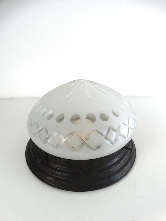 Lebber vintage® - Art Deco ceiling light with patinated base. A joy to behold.