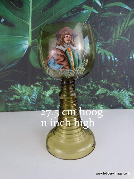 Lebber vintage® - Vintage roemer German wine glass in green glass with image, 27.5 cm high.