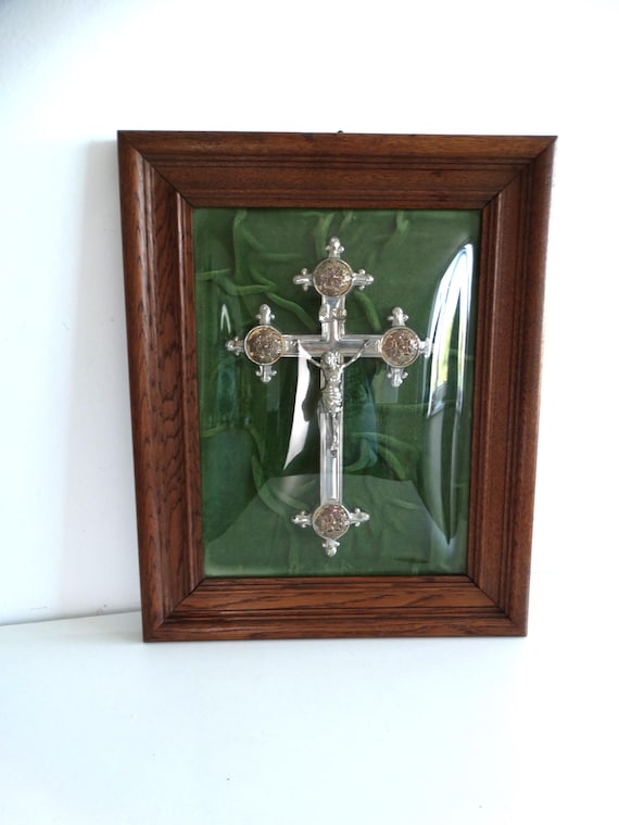 Lebber vintage® - Antique Wooden Frame Green Velvet Cross Corpus Christi, Convex Glass.