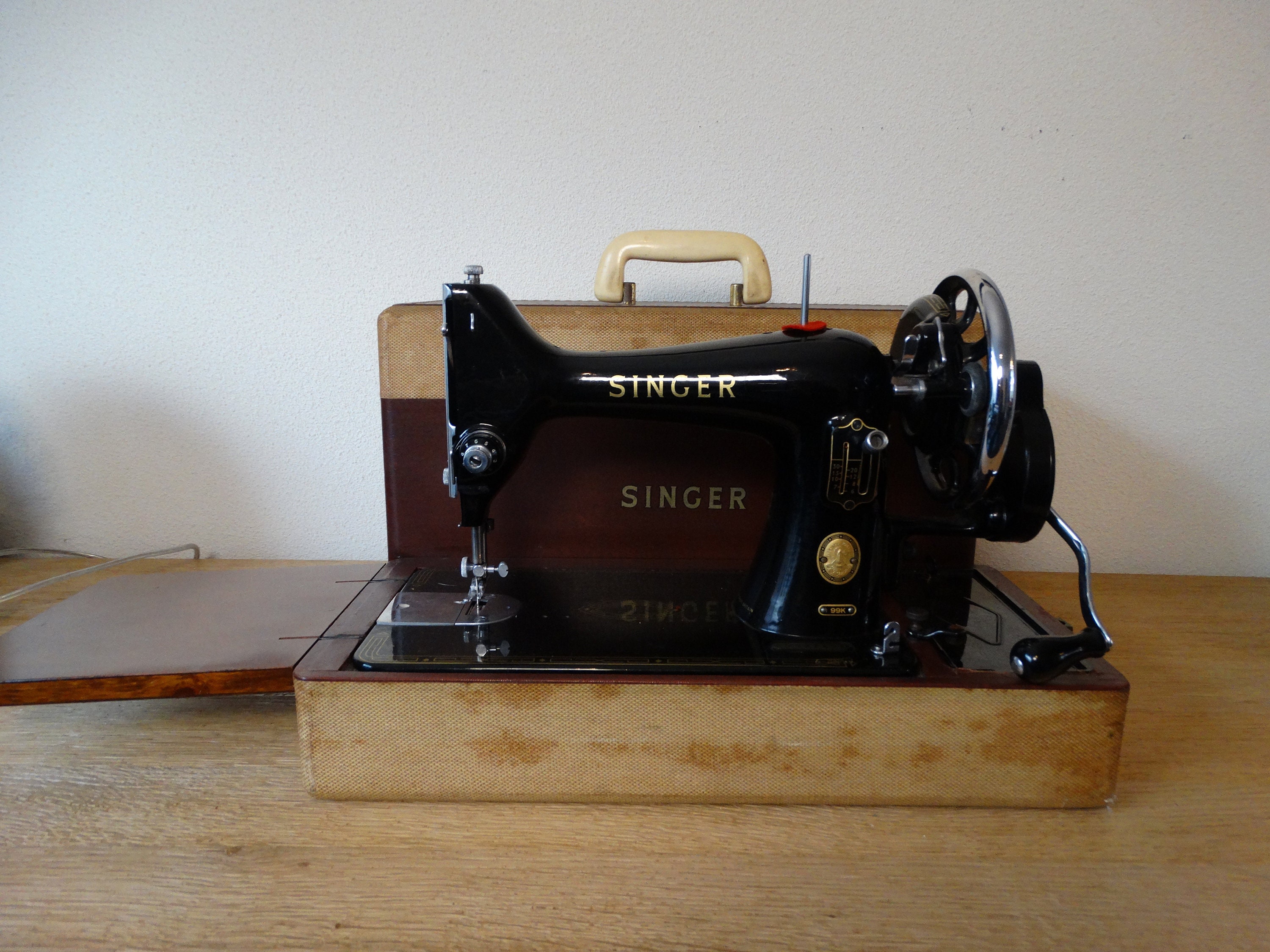 Lot 50L. Vintage Singer Sewing Machine 301A in Tweed case with Plastic  Handle, 1953, Works — $224.25