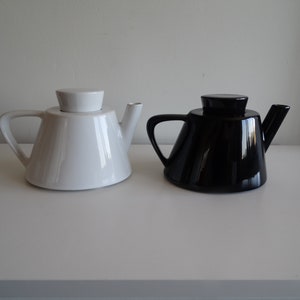 1990s unused with labels Hans Slany design insulated thermal teapot.  Galileo by Leifheit Germany - Memphis style