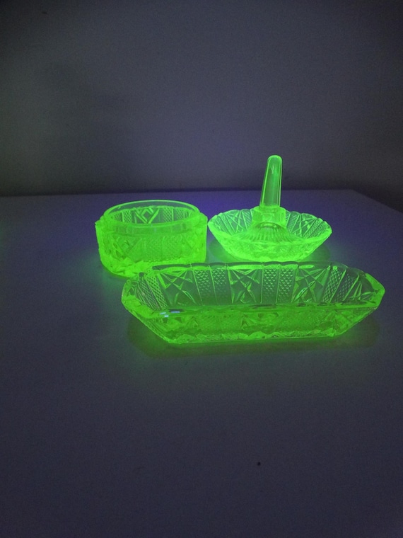 Lebber vintage® - Vintage ring dish, oblong dish and round dish, Anna green glass 1970s. Uranium glass.