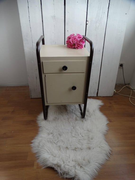 Lebber Vintage® - Mid-century bedside table. Bedside table from the 1950s.