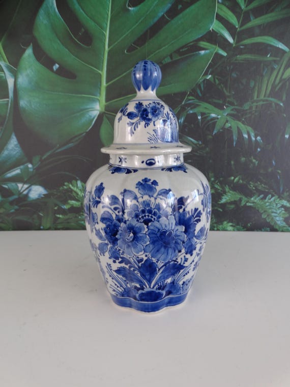 Lebber vintage® - XL lidded vase by de Porceleyne fles, 1952, Hand painted by Mrs. Glaudemans (1942-1977).