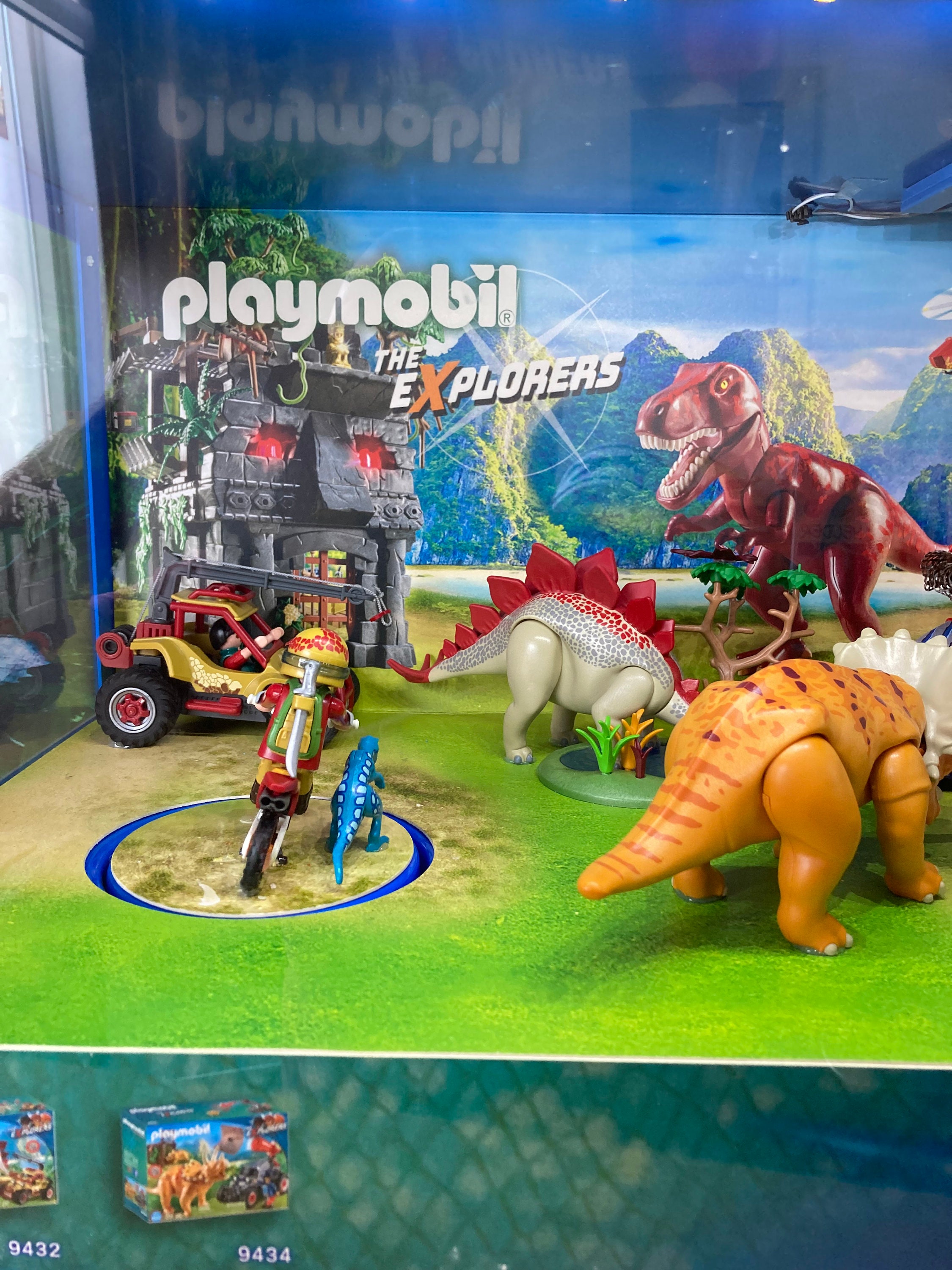 Large Rare Playmobil the Explorers Dinosaur Shop Rotating Light-up