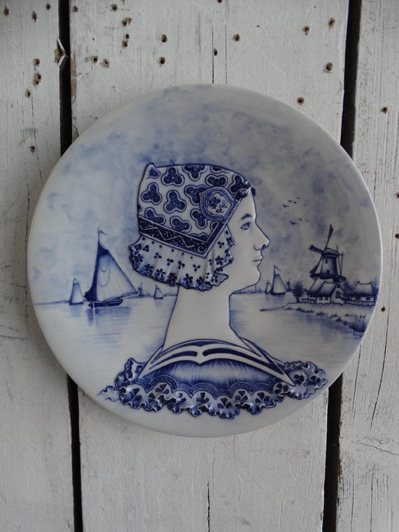 Lebber vintage® - Wilhelmina plate from the Rauenstein factory, Germany, circa 1900.