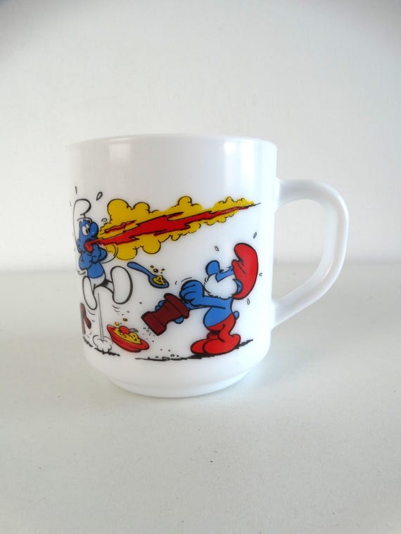 Lebber vintage® - Vintage French milk glass Smurf mug, Arcopal Smurfs.
