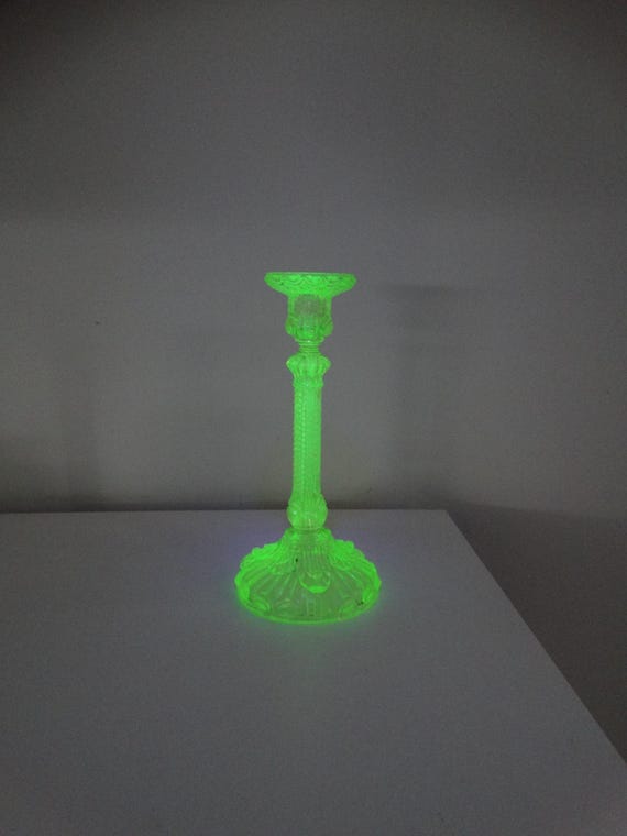 Lebber vintage® - Vintage Candlestick, Anna green glass 1970s. Uranium glass.