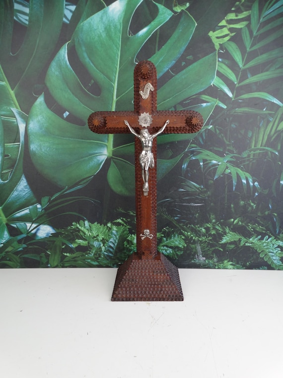 Lebber vintage® - Antique Tramp Art Crucifix / Corpus Christi / interior 46 cm high.
