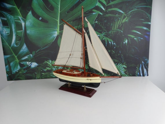 Lebber vintage® - Vintage sailing boat miniature.