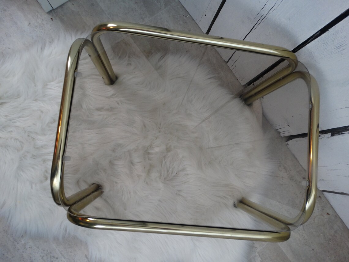 Lebber vintage® - Moderne Vintage vergulde Tafel met Gerookt Glas, Originele vergulde bijzettafel met brons gerookt Glas., foto 4 di 5