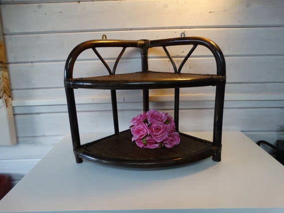 Lebber vintage® - Vintage BOHO corner rack, wall rack. Made of Rattan! Seventies.