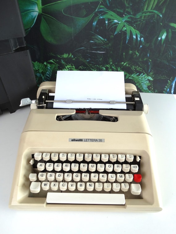 Lebber vintage® - Vintage Olivetti Lettera 35 typewriter. Includes case!