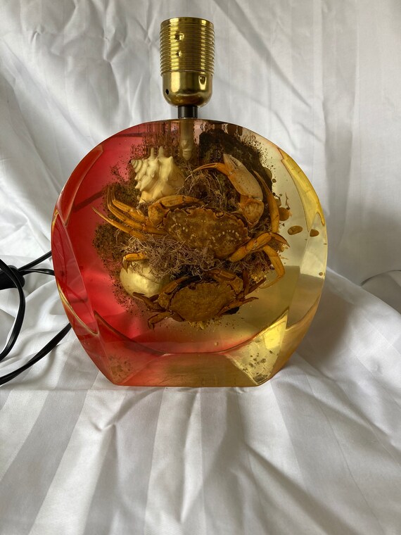 Vintage lamp base with crabs and shells!