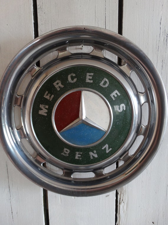 Lebber vintage®- Original Mercedes-Benz metal hubcap, seventies.