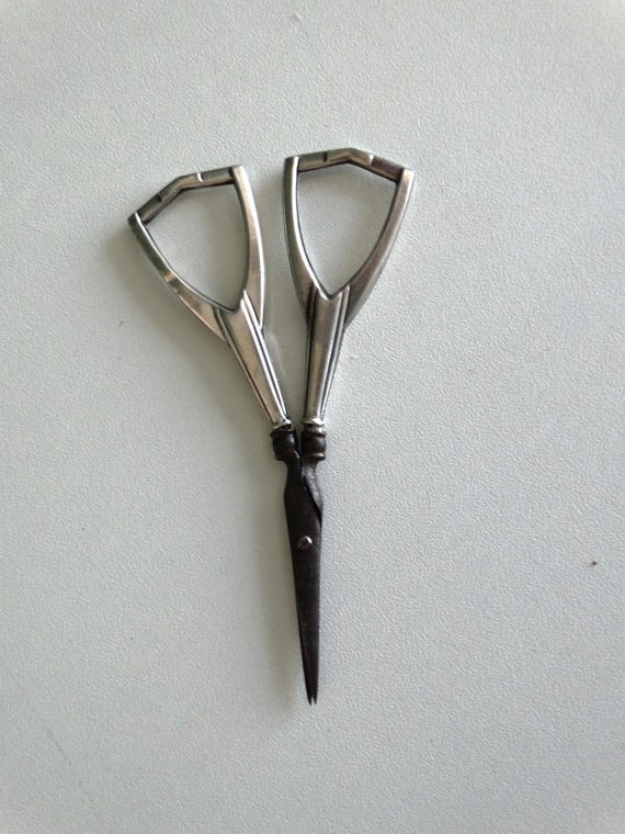 Lebber vintage® - Vintage silver scissors, handles are silver.