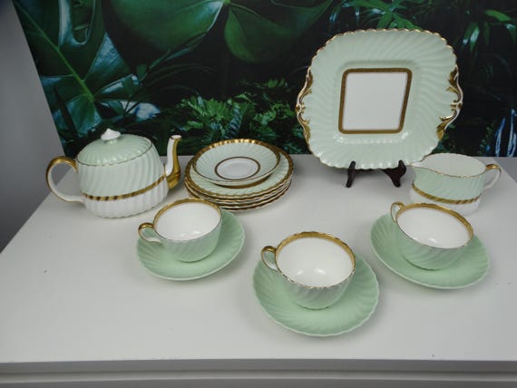 Lebber vintage® - Minton England Tiffany H5200 gold light green Swirl Embassy tableware. Price per piece.