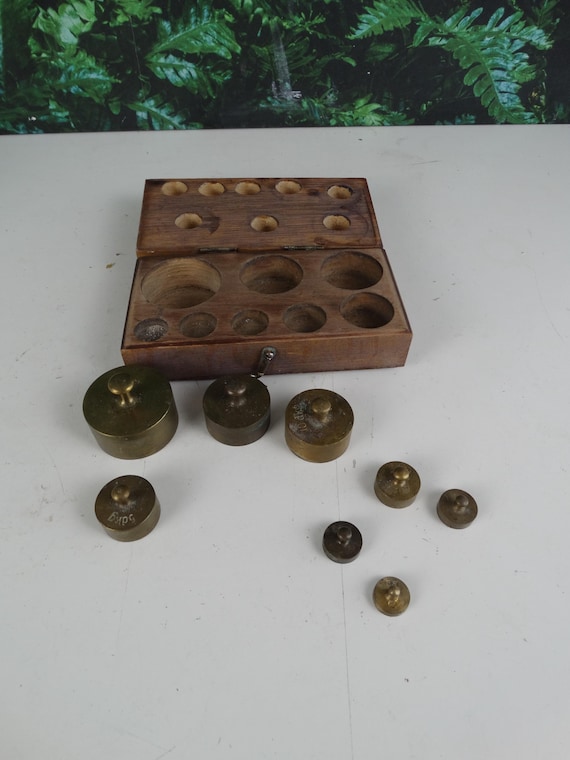 Lebber vintage® - Set of brass weights in blocks from 200 grams to 5 grams.