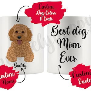 Może przedstawiać: Biały kubek ceramiczny z brązowym i białym rysunkiem psa i tekstem "Best dog Mom Ever". Kubek ma czerwone kółko z tekstem "Custom Name" i kolejne czerwone kółko z tekstem "Buddy".