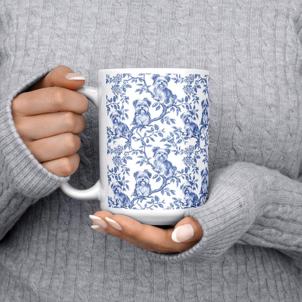 Taza de Toile De Jouy de Yorkshire Terrier, taza de café azul estilo chinoiserie para mamá Yorkie, regalo para amantes de los perros, artículos para beber para Pawrent, regalo para el nuevo dueño de un cachorro