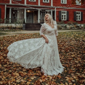 Robe de mariée romantique en dentelle : manches 3/4, robe de mariée bohème