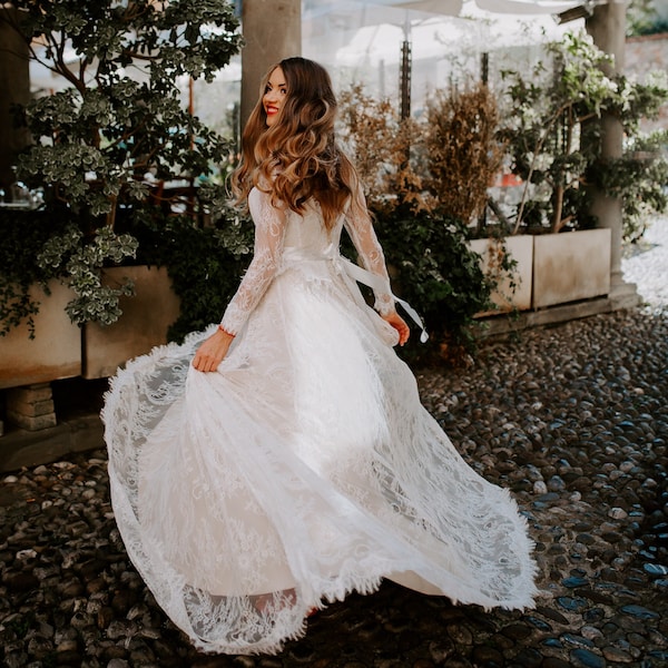 Élégante robe de mariée en dentelle à manches longues/Superbe robe de mariée en dentelle détaillée avec volants/Coquette décolleté dans le dos/Look classique