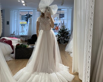 Robe de mariée bohème beige avec corsage en dentelle et ourlet à volants/Robe de mariée dos nu beige avec jupe en tulle et ourlet en dentelle à volants