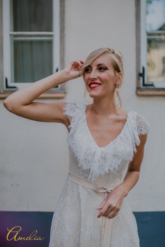 Boho lange Beige Spitze Brautkleid Boho Rüschen Beige Spitze