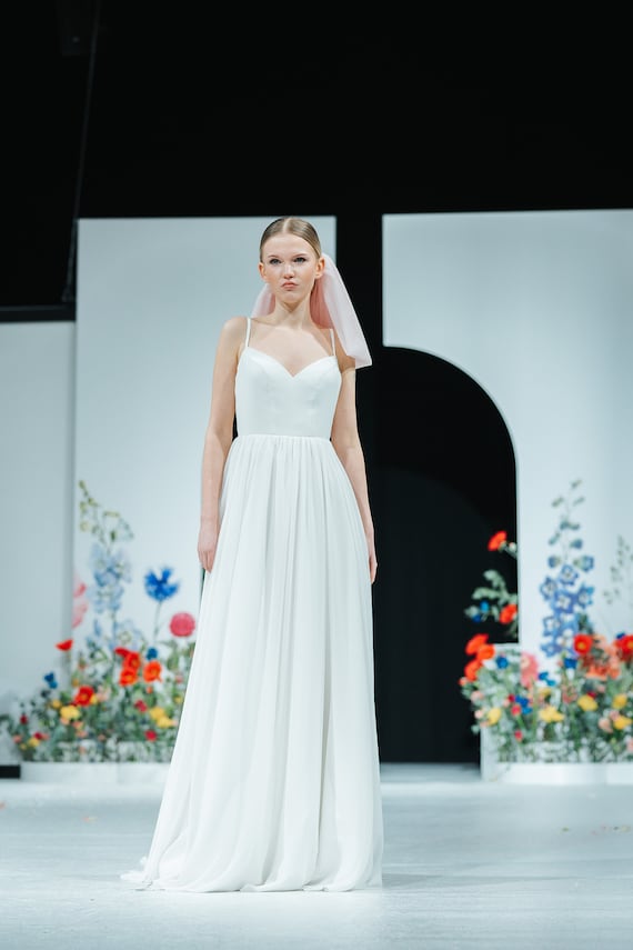 Amelii bridal Light Chiffon Wedding Dress