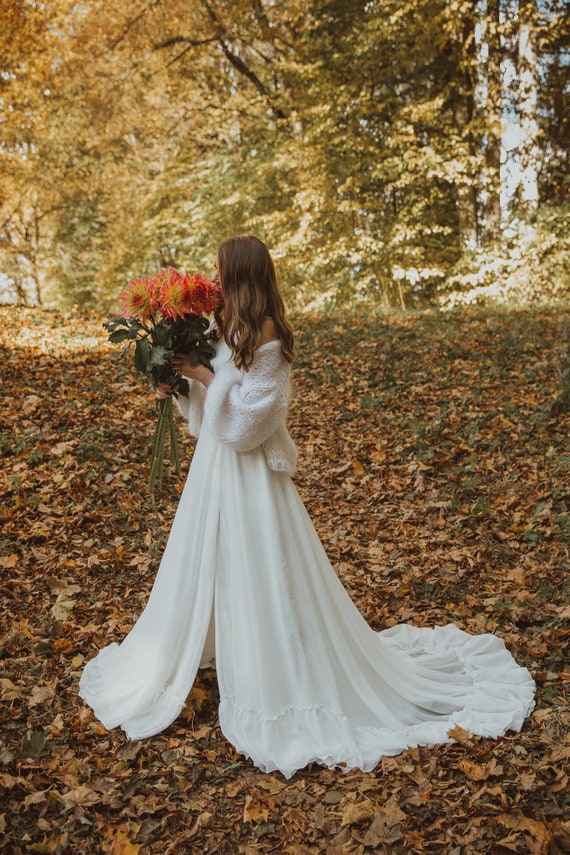 Ivory Chiffon Wedding Dress, Slit & Ruffled Hem, A-line Gown - Etsy Israel