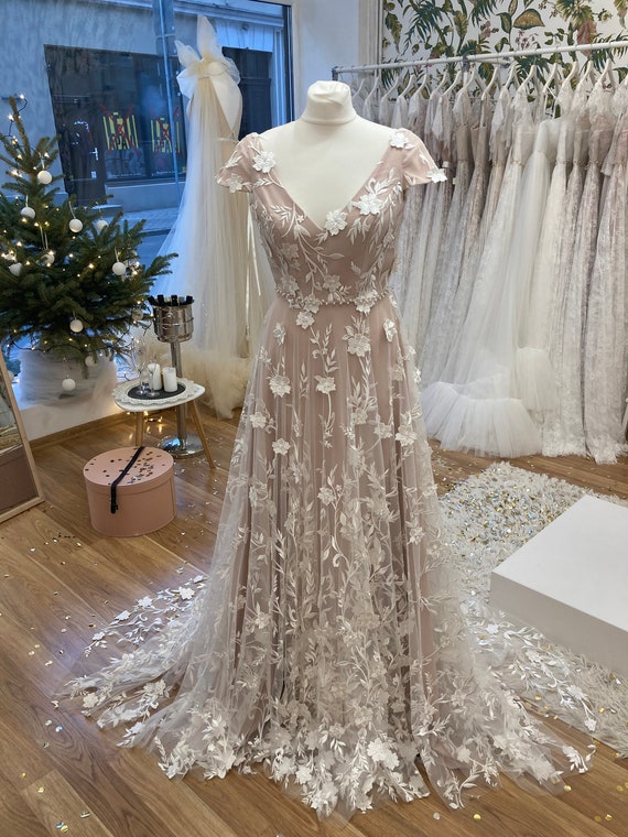 Flowing Bohemian 3D Lace Detailed Wedding Dress With a Slit