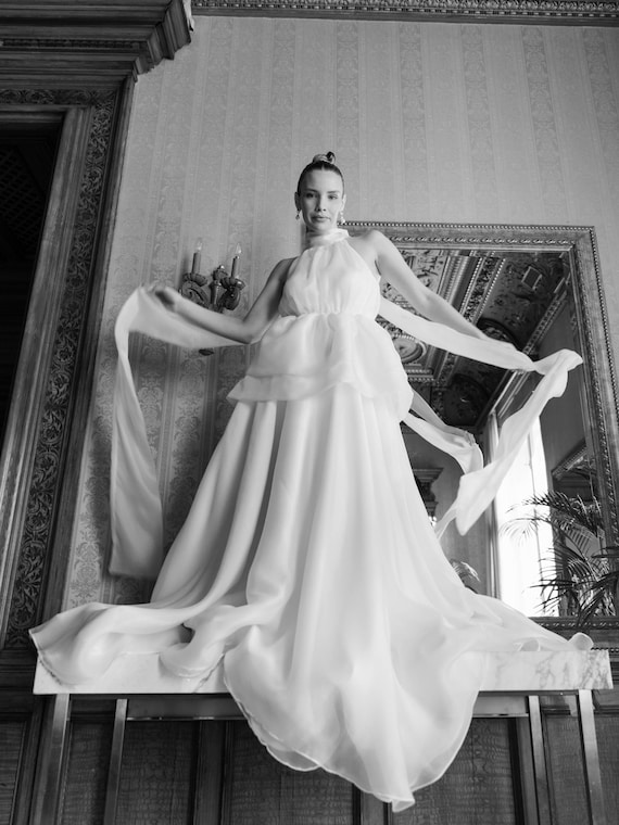 high neck organza wedding dress luxury Shining Wedding Dress Organza with Embroidery high O-Neck Bridal  Gowns