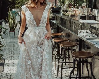 3D Spitze Boho Brautkleid: Beiges rückenfreies Brautkleid