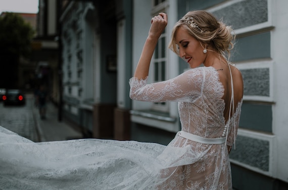 Robe De Mariee En Dentelle Delicate Beige Robe De Mariee En Etsy
