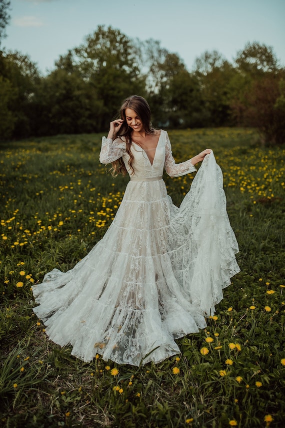 V-neck Blush Elegant Lace Tulle Wedding Dresses, Long Train Long Wedding Dresses, Bridal Gown V-neck Blush Elegant Lace Tulle Wedding Dresses, Long Train Long Wedding Dresses, Bridal Gown