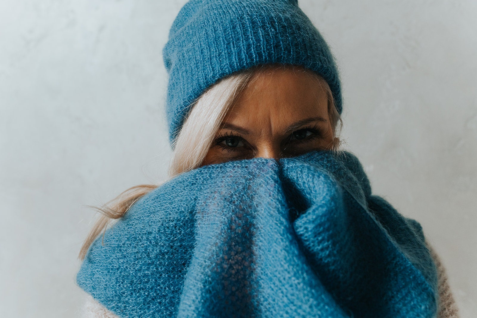 Sapphire Blue SET of Knitted Mohair Beanie and Scarf  display picture 3