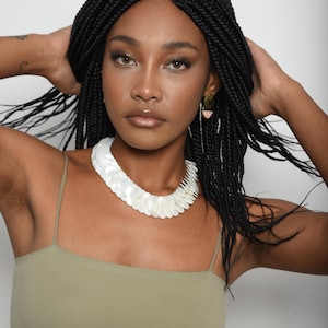 Box Braided Wig 4X4 Lace Closure, 18-Inch Braid Wig for Women, Ready to Ship Versatile Black Wig with Medium Box Braids, Color 1