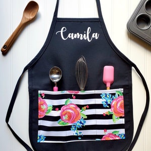 Personalized Kids Apron with 3 Pockets, Baking Party Favors, Cooking Party Favors, Baking Party Apron, Kid Apron, Custom Apron, Art Apron