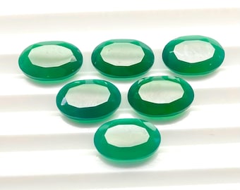 Ónix verde auténtico de corte ovalado de 12 x 8 mm. Disponible en todos los tamaños. Ónix verde de corte ovalado. Ónix verde de corte facetado. Ónix verde de forma ovalada.