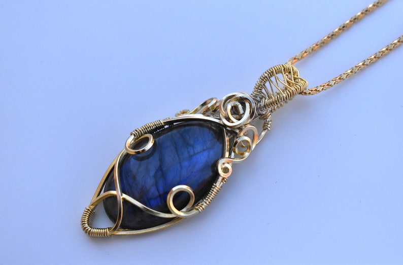 Fine necklace for women's semi-precious and macram\u00e9 stone