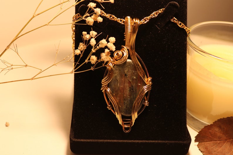 Homemade Grunge Indian Desginer Zodiac Jewelry. Mama Leo Capricorn Pendant Labradorite Gold Plated Wire Wrapped Gemstone Crystal Necklace