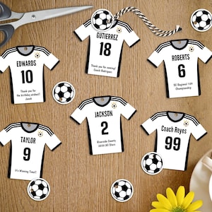 Étiquettes modifiables de faveur de fête de football, personnalisées, étiquettes imprimables en forme de maillot, anniversaire de l'équipe de football, téléchargement immédiat, 2 tailles incluses, bricolage