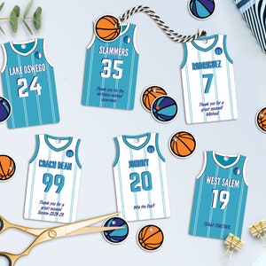 Etiquetas editables a favor de fiesta de baloncesto, personalizadas, etiquetas imprimibles en forma de camiseta, cumpleaños del equipo, descarga instantánea, 2 tamaños incluidos, bricolaje