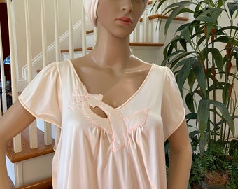 Vintage Vanity Fair Embroidered Bow Nightgown