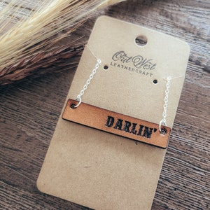 Collier barre en cuir repoussé, bijoux occidentaux de marque personnalisés