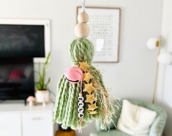 Personalized Stocking Tassel, Christmas Tassel Ornament, Beaded letters, Chunky Yarn, Pink, Green, White, Gray, Star Tassel, Whimsy Tassel