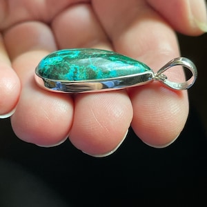 •MALACHITE CHRYSOCOLLA - ROUNDED TRIANGLE• braided bezel silver pendant
